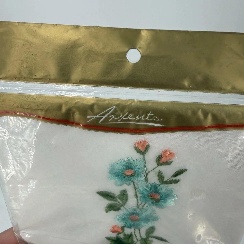 Axxents Ladies Embroidered Handkerchiefs Set Of 2 100% Cotton New In Package NIB